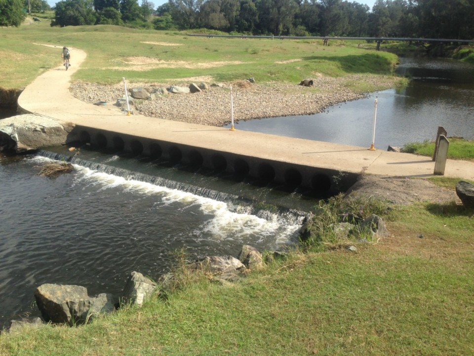 Fish barrier (Leitchs Crossing), South Pine River