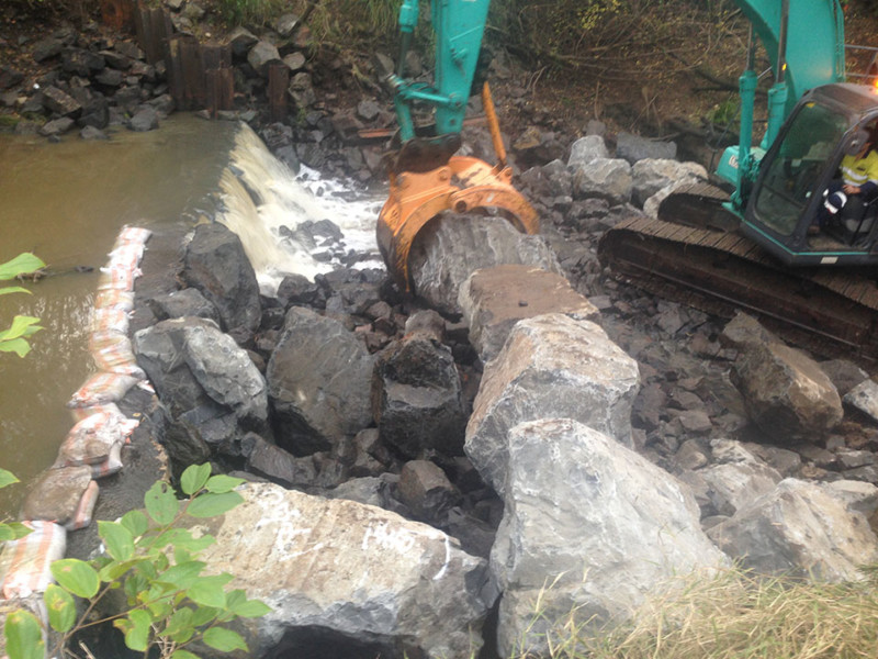 Berrys Weir Bremer River construction rock placement 2